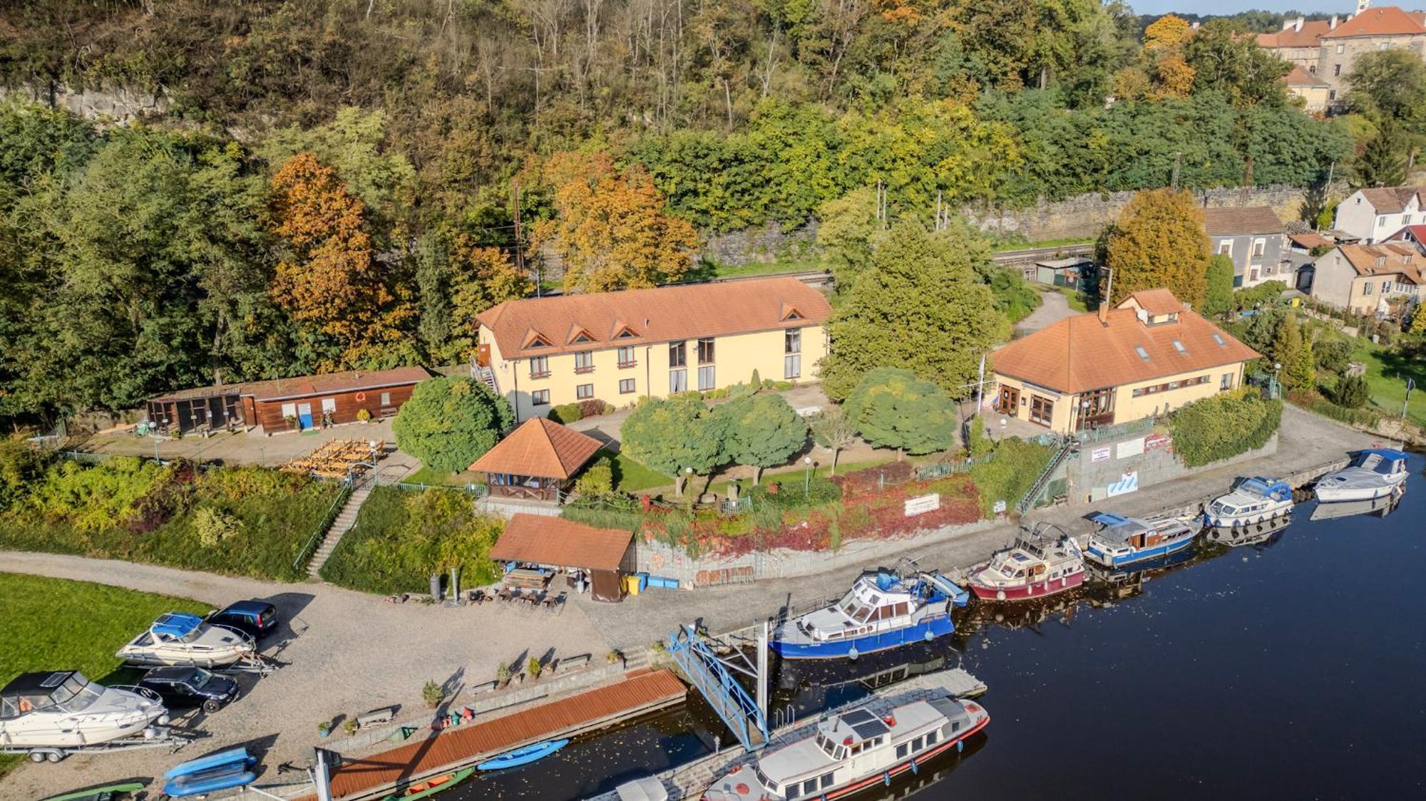 Hotel Marina Vltava Nelahozeves Zewnętrze zdjęcie