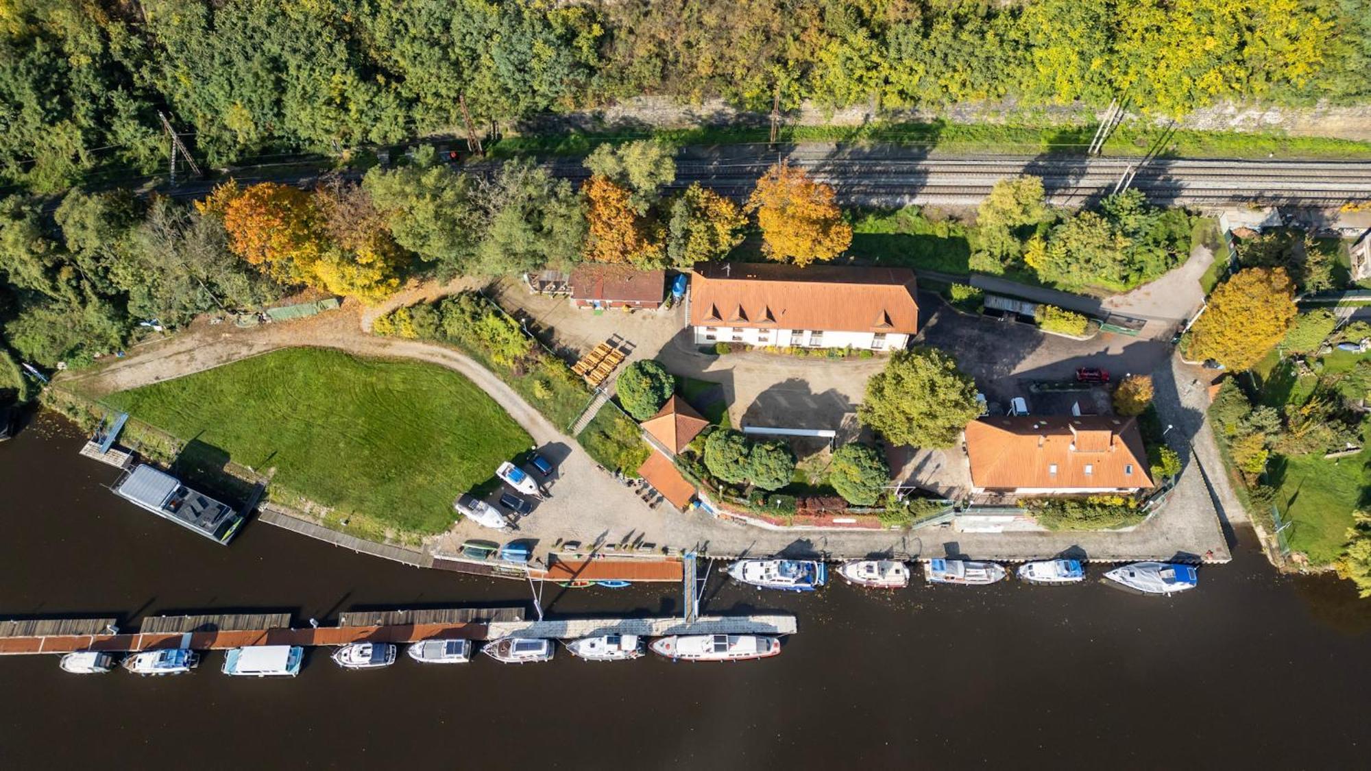 Hotel Marina Vltava Nelahozeves Zewnętrze zdjęcie